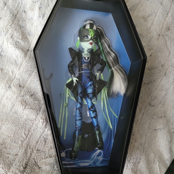 NEW Monster High Haunt Couture Midnight Runway Frankie Stein Doll - Picture 8 of 16
